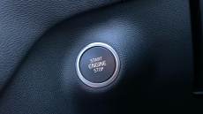 Volvo XC40 2.0 B4P Ultra Dark 5dr Auto Petrol Estate